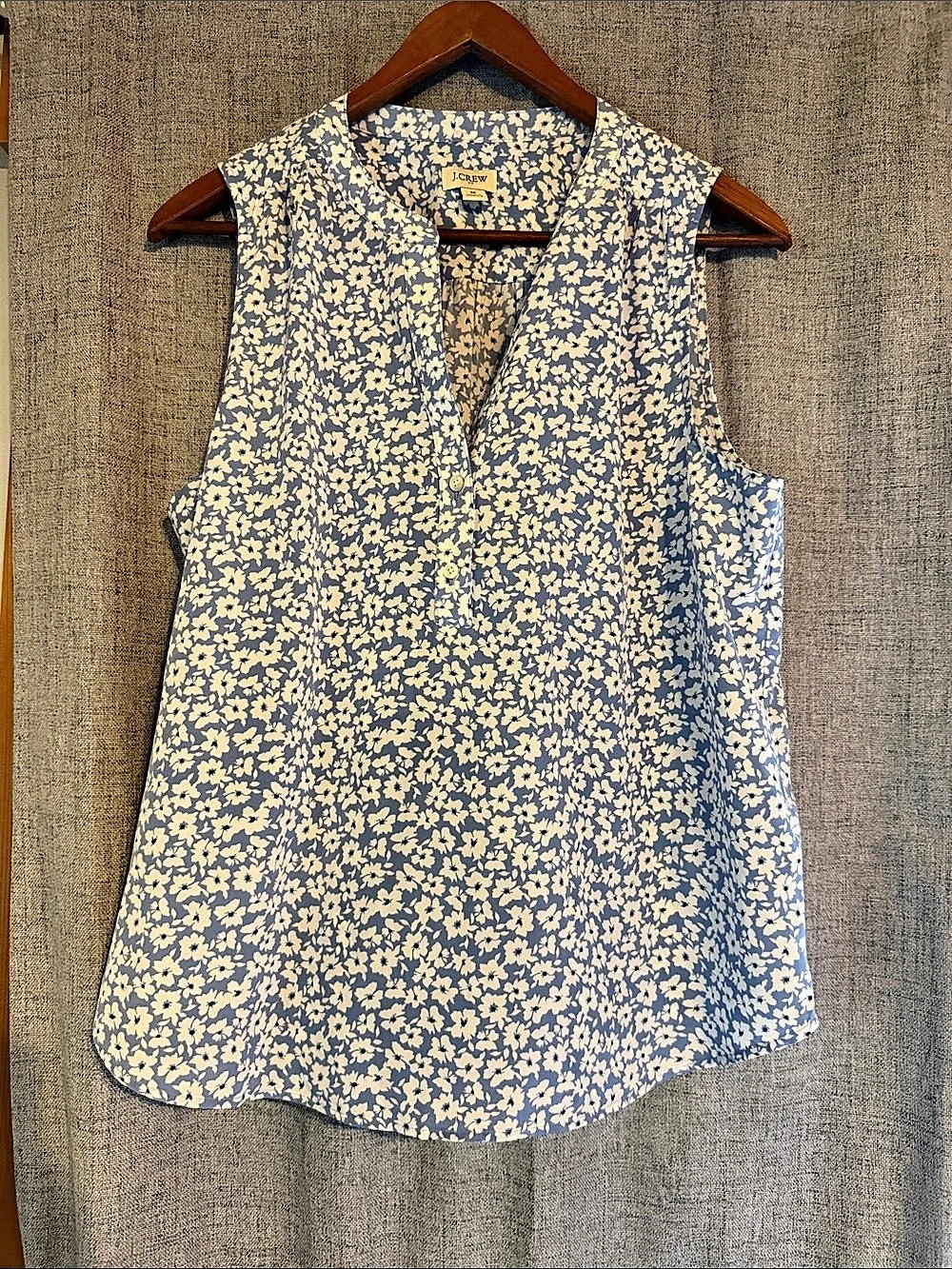 J.Crew Floral Sleeveless Blouse in Blue & White Size Medium